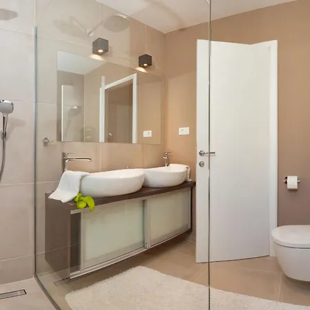 Seaside Luxury With A Swimming Pool Cove Duga, Ciovo - 24268