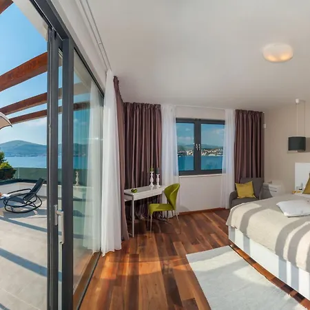 Seaside Luxury With A Swimming Pool Cove Duga, Ciovo - 24268