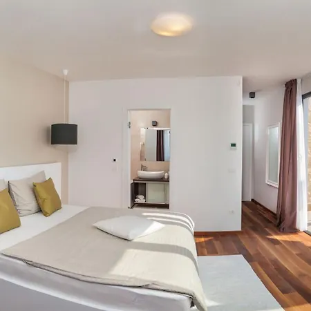 Seaside Luxury With A Swimming Pool Cove Duga, Ciovo - 24268 Vila *
