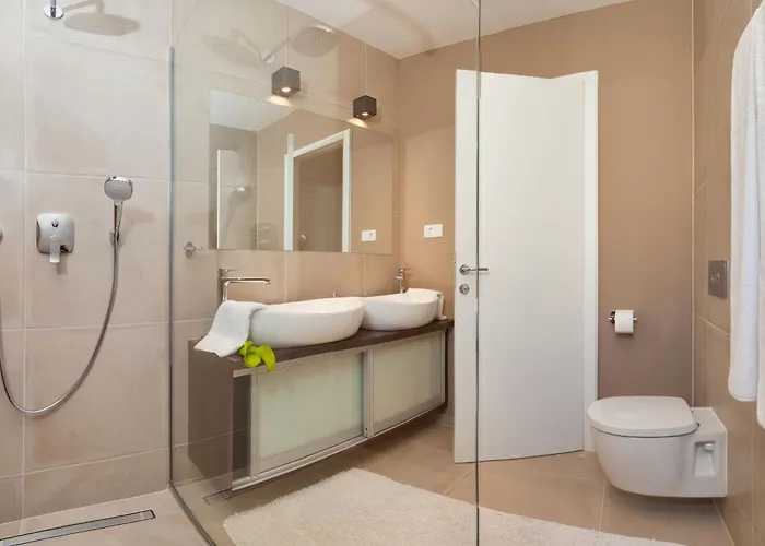 Seaside Luxury With A Swimming Pool Cove Duga, Ciovo - 24268