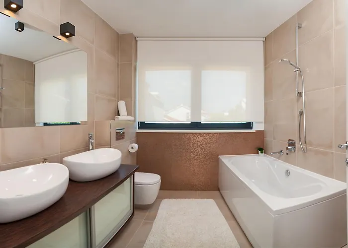 别墅 Seaside Luxury With A Swimming Pool Cove Duga, Ciovo - 24268